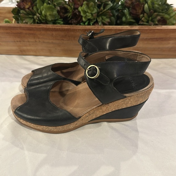 Dansko Charlotte Leather Black Cork Wedge Sandals size EU 41 EUC - Picture 3 of 9
